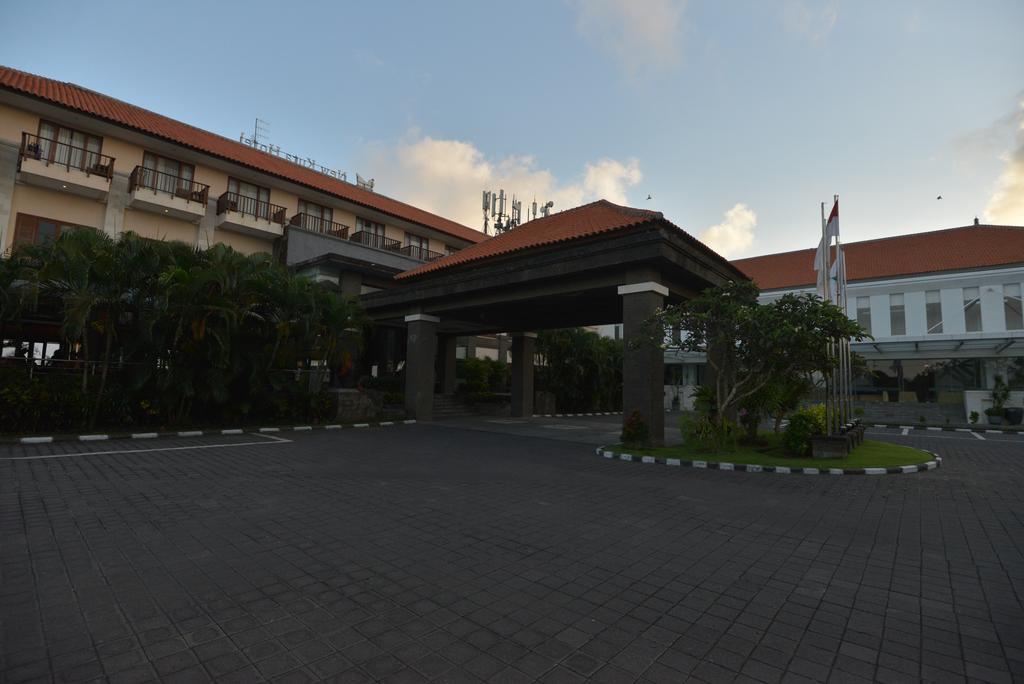 Uluwatu New Kuta Hotel מראה חיצוני תמונה
